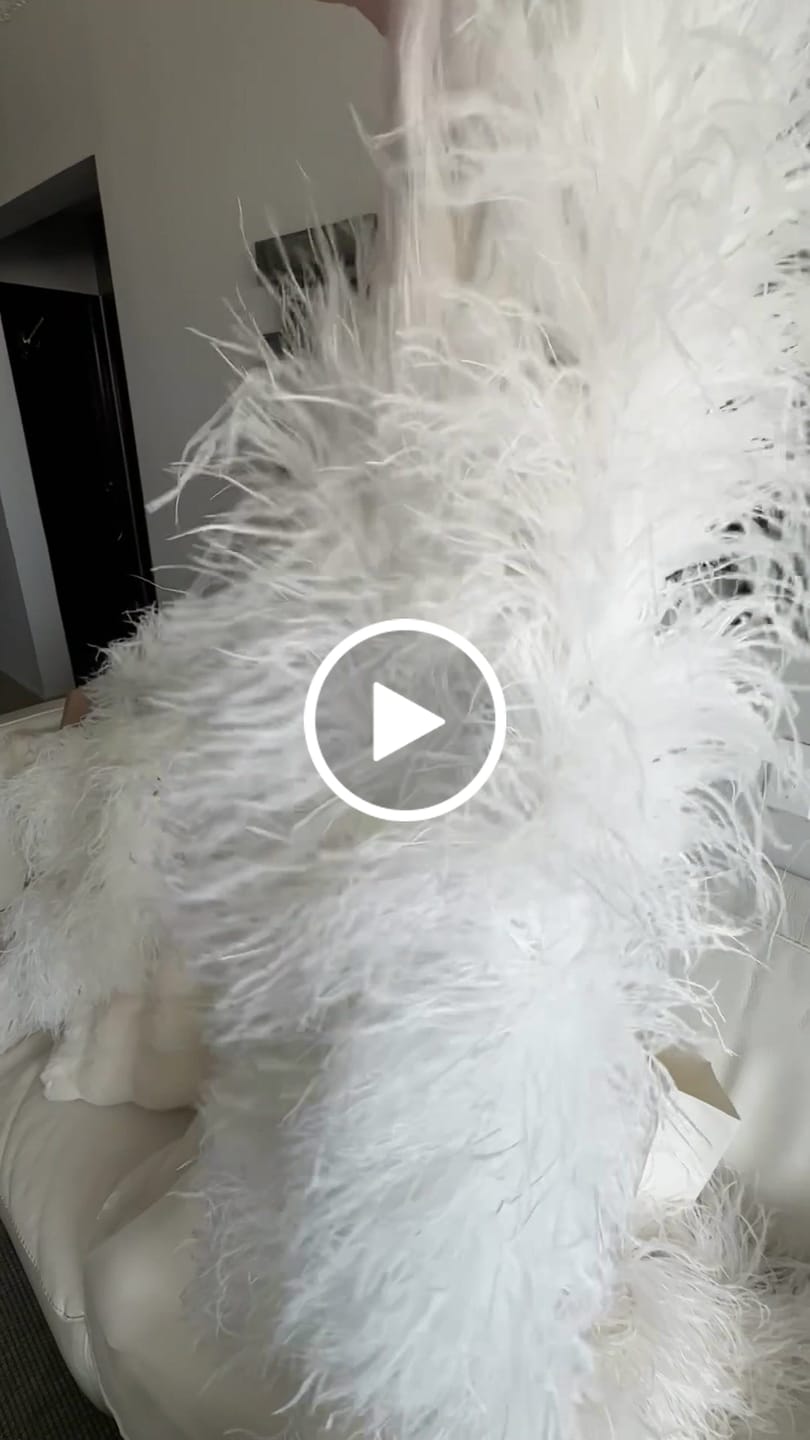 Customer video review of Ostrich Feather Boa - 8Ply