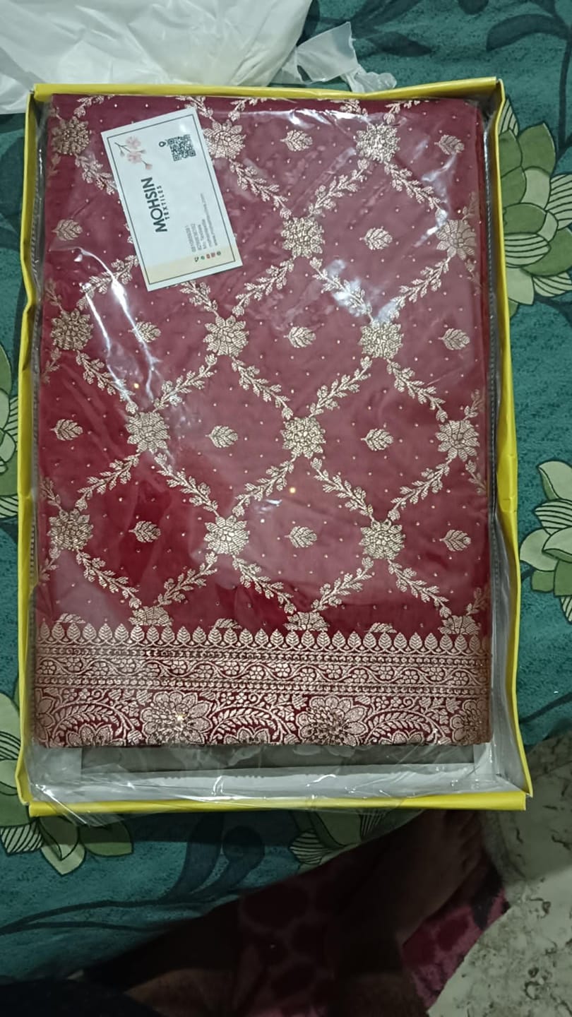 Customer photo review of Maroon Qaidi Buti Katan Silk Banarasi Saree