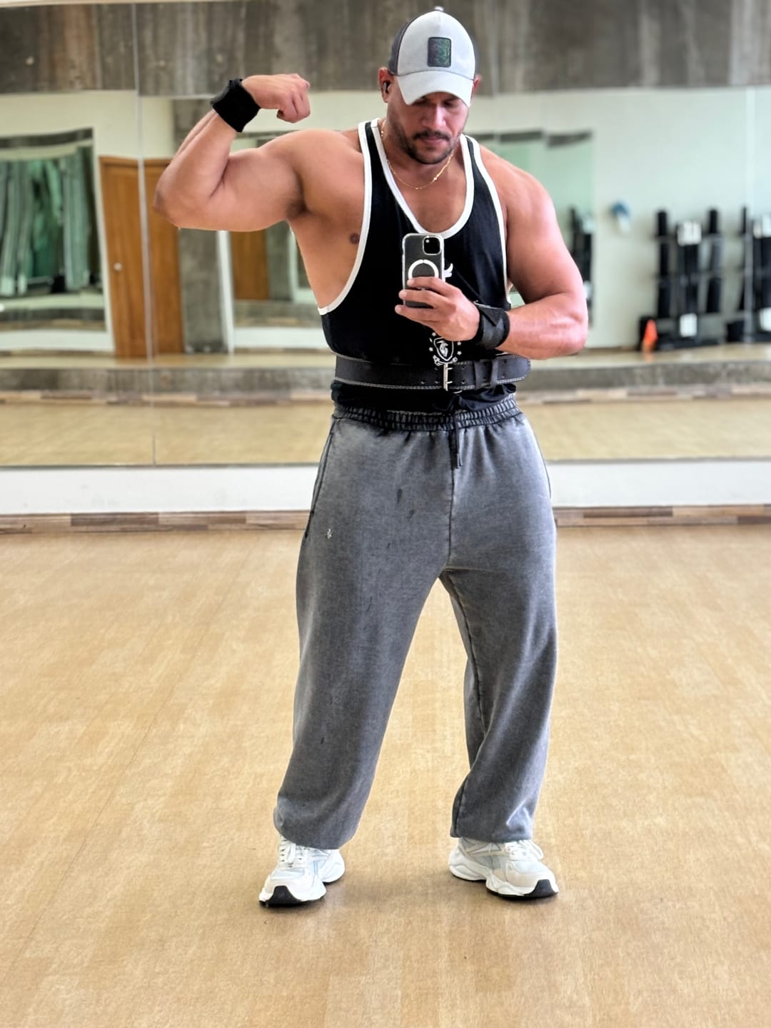Customer photo review of 2069 - Elevated Essentials - Baggy Joggers