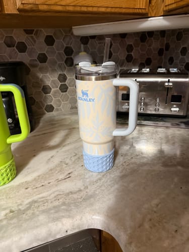 Customer photo review of WAFFLE Frost Tumbler Boot -fits 20-40oz NEW!