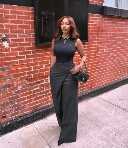 Customer photo review of Reddish Brown Loose Body Wave 5x5 HD Lace Glueless Wig 14-16"