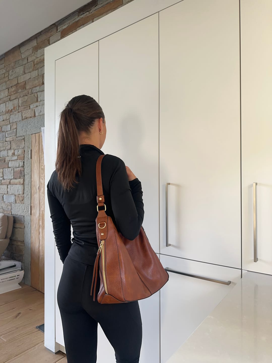 Customer photo review of Luxury Hobo Anti-Theft Handbag + FREE Pouch Wallet
