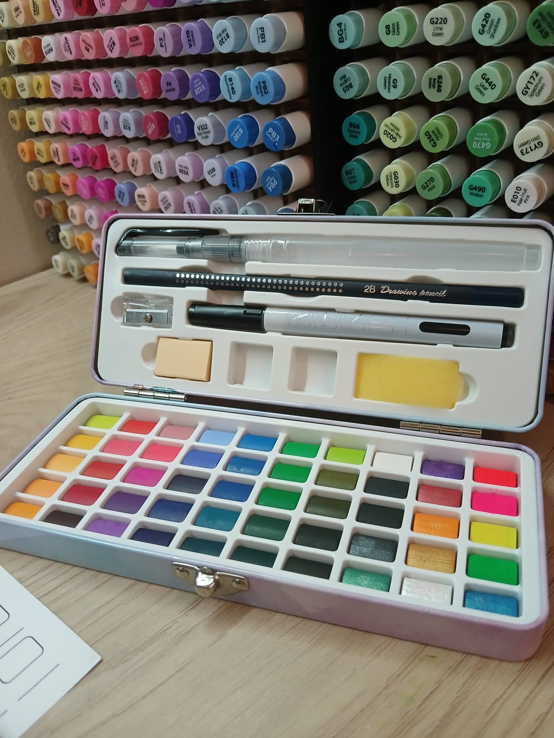 Customer photo review of Ohuhu 50 Colors Portable Watercolor Paint Set