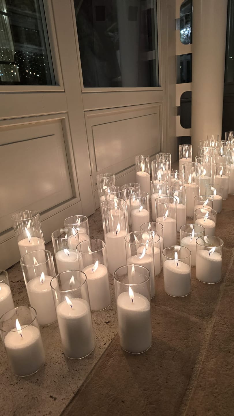 Customer photo review of Candle Sand 4.5 kg/10 lb Bucket + 200 Wicks by Candlera