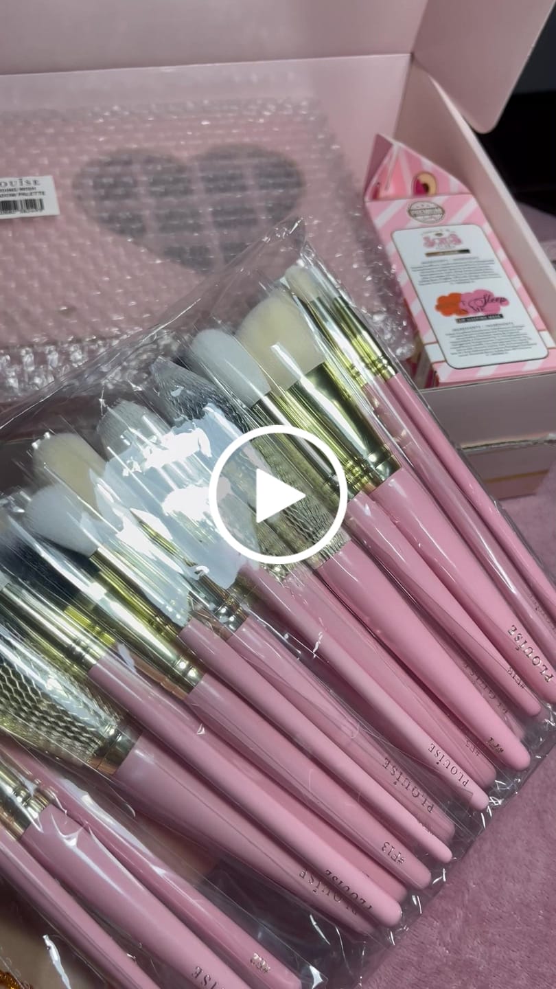 Customer video review of P.Louise 30-Piece Makeup Brush Bundle