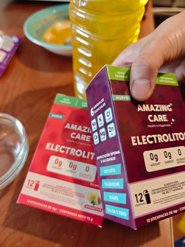 Customer photo review of Electrolitos Sabor Berries - Bebida Hidratante en Polvo 12 sticks
