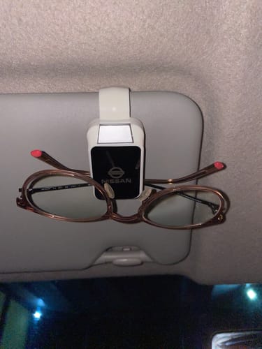Customer photo review of Multifunktionaler Clip und Halter für Auto-Brillen
