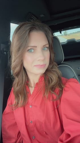 Customer photo review of Mila Full Volume Hair Topper