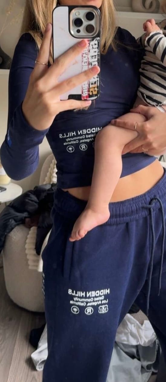 Customer photo review of LABEL LONGSLEEVE TOP BLACK