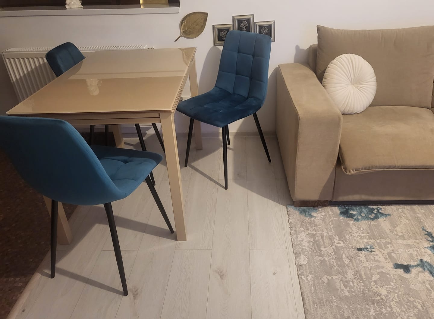Customer photo review of Scaun tapitat cu catifea MILA, turcoaz, 47x45x87