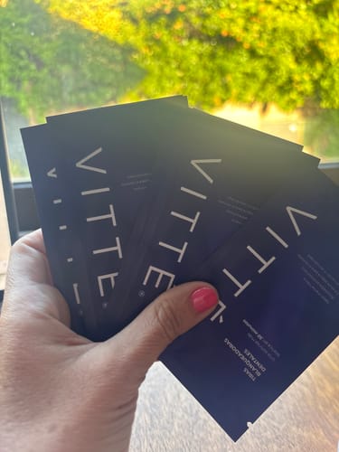 Customer photo review of Tiras Blanqueadoras Dentales VITTÉ | Tratamiento 14 días