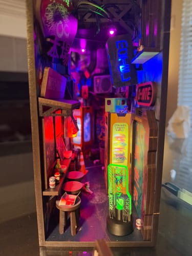 Customer photo review of Neo Ramen MiniAlley – A Cyberpunk DIY Diorama Booknook