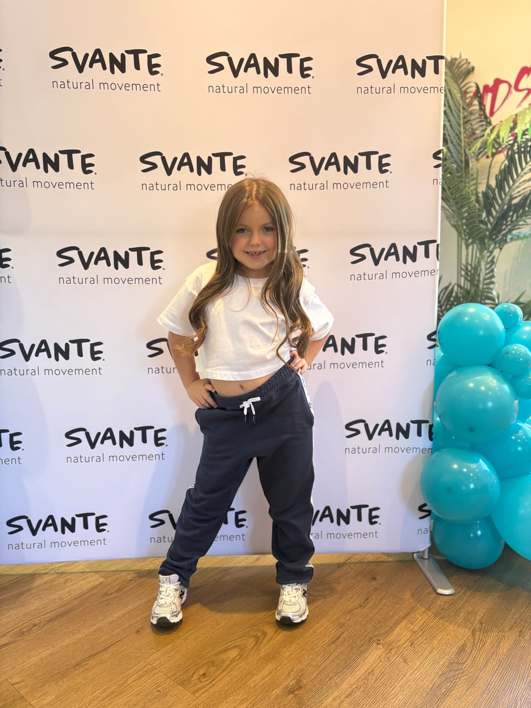 Customer photo review of Girls Glow Earthknit™ Crop-T-Shirt |  Regenerative Cotton