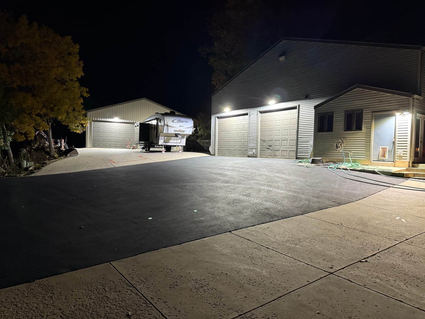Customer photo review of LED Flood Light - FL4 - 150W - 21750LM -  Flood Mount - DLC