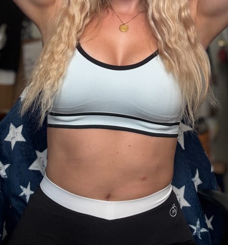 Customer photo review of Pchee Black and White V-Waist Scrunch Butt Leggings