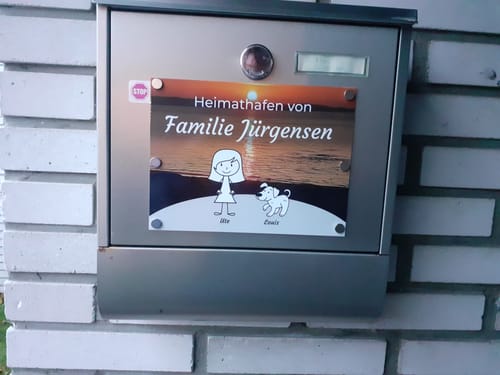 Customer photo review of Familien Türschild (UV- und wetterfest) inkl. Klebebefestigung