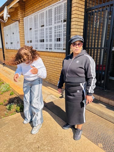 Customer photo review of Peruvian LUX 13x4 Lace Frontal Wig Deep Wave Col 4 18 Inch