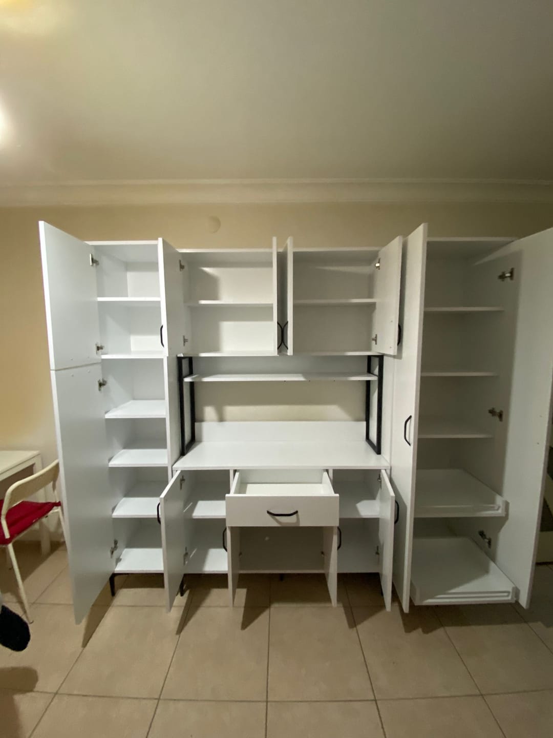 Customer photo review of Rani JE132 Çok Amaçlı Dolap 12 Kapaklı 1 Çekmeceli Kiler Mutfak Dolabı Beyaz