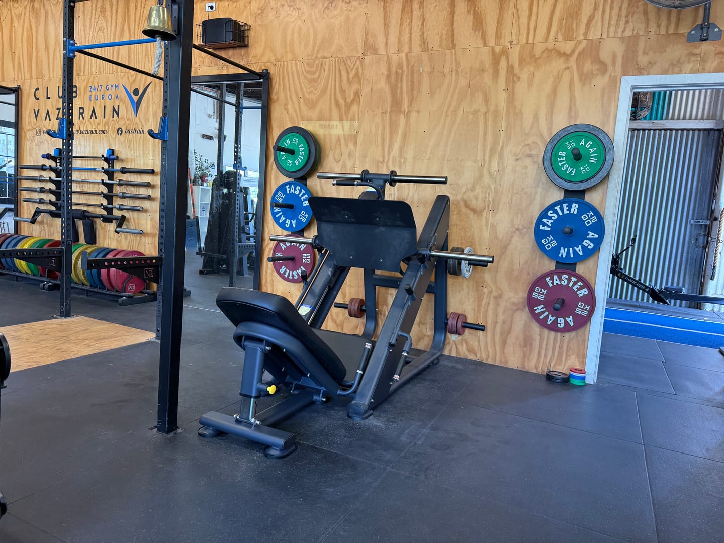 Customer photo review of TITANIUM USA 45 DEGREE HARVARD SERIES LEG PRESS