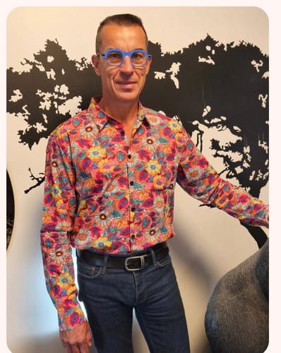 Customer photo review of Chemise à manches longues respirante en coton à fleurs roses pour homme