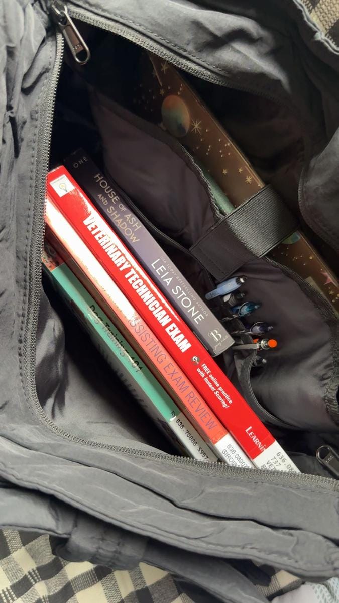 Customer photo review of Crush 23L Laptop Tote