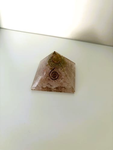 Customer photo review of Pirámide Orgonita de Cuarzo Rosa con Espiral 5x5cm || Protección Energética - Amor