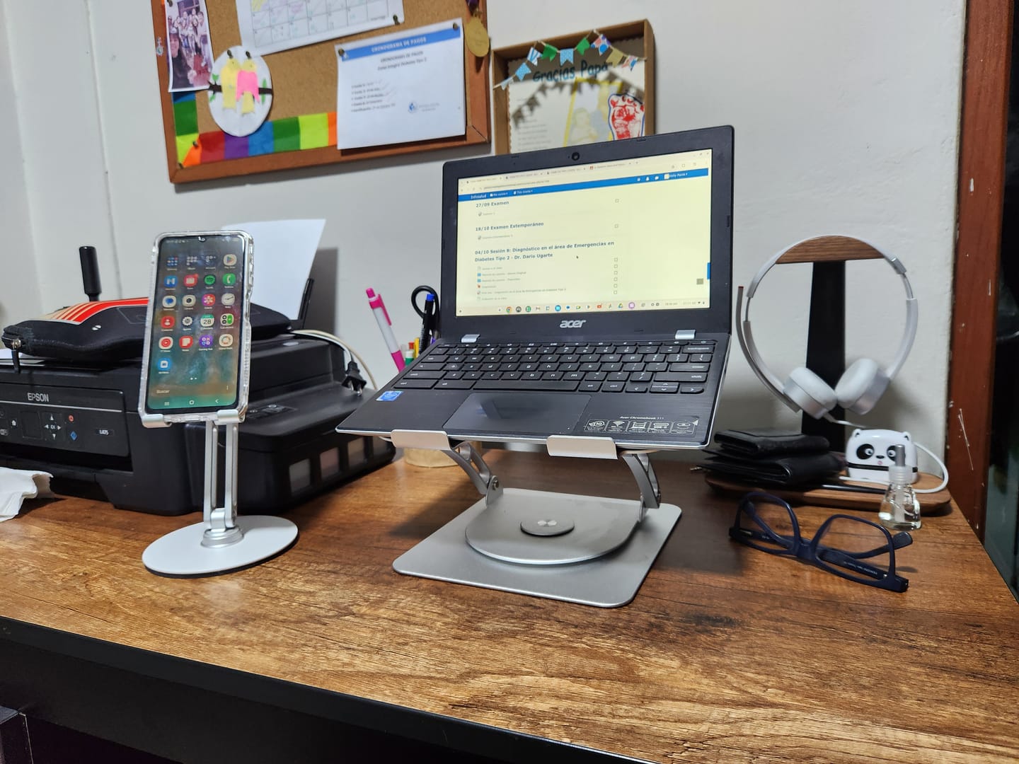 Customer photo review of Stand Giratorio de Altura Ajustable para Tablet y Celular
