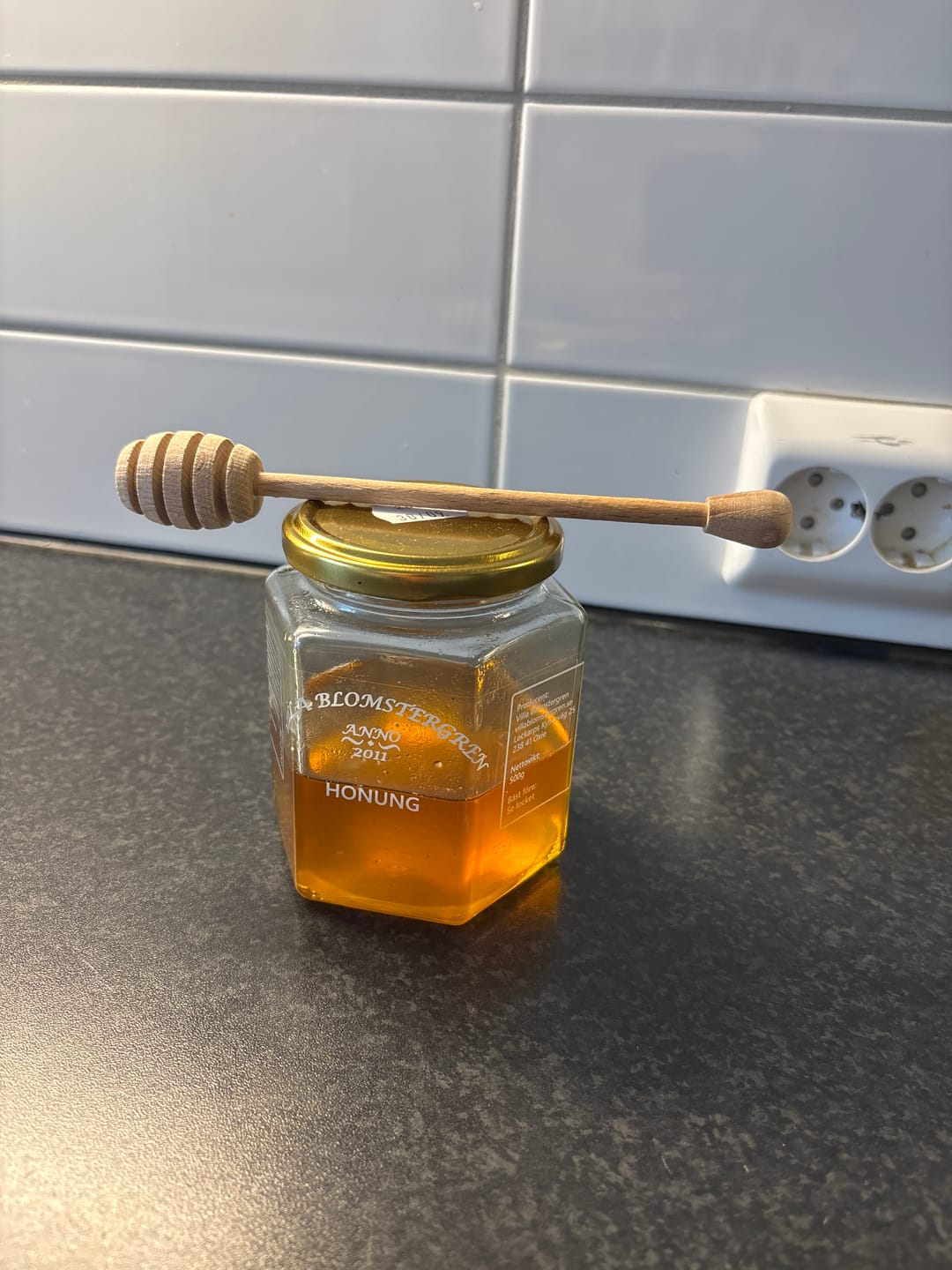 Customer photo review of 2 kg flytande honung med 2st honungspinnar och fri frakt för 538kr!