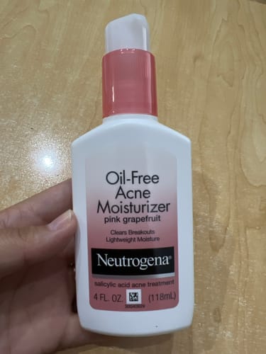 Customer photo review of Non-Comedogenic Oil-Free Pink Grapefruit Acne Face Moisturizer with Salicylic Acid