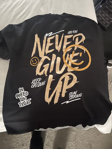 Customer photo review of NEVER GIVE UP (LIMITED EDITION) VINTAGE BOX TEE