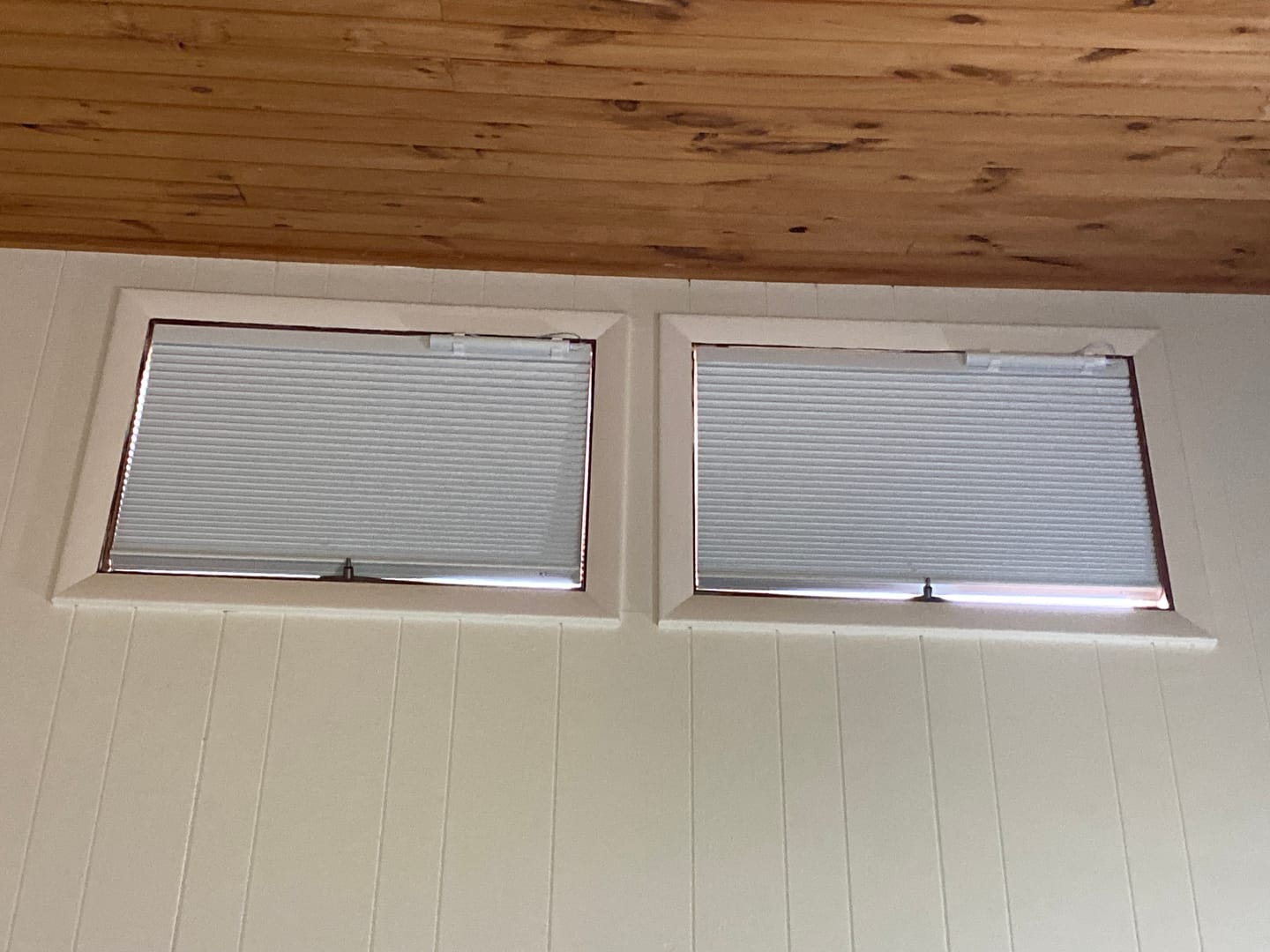Customer photo review of SmartWings Motorized Blackout Cellular Shades Hazel