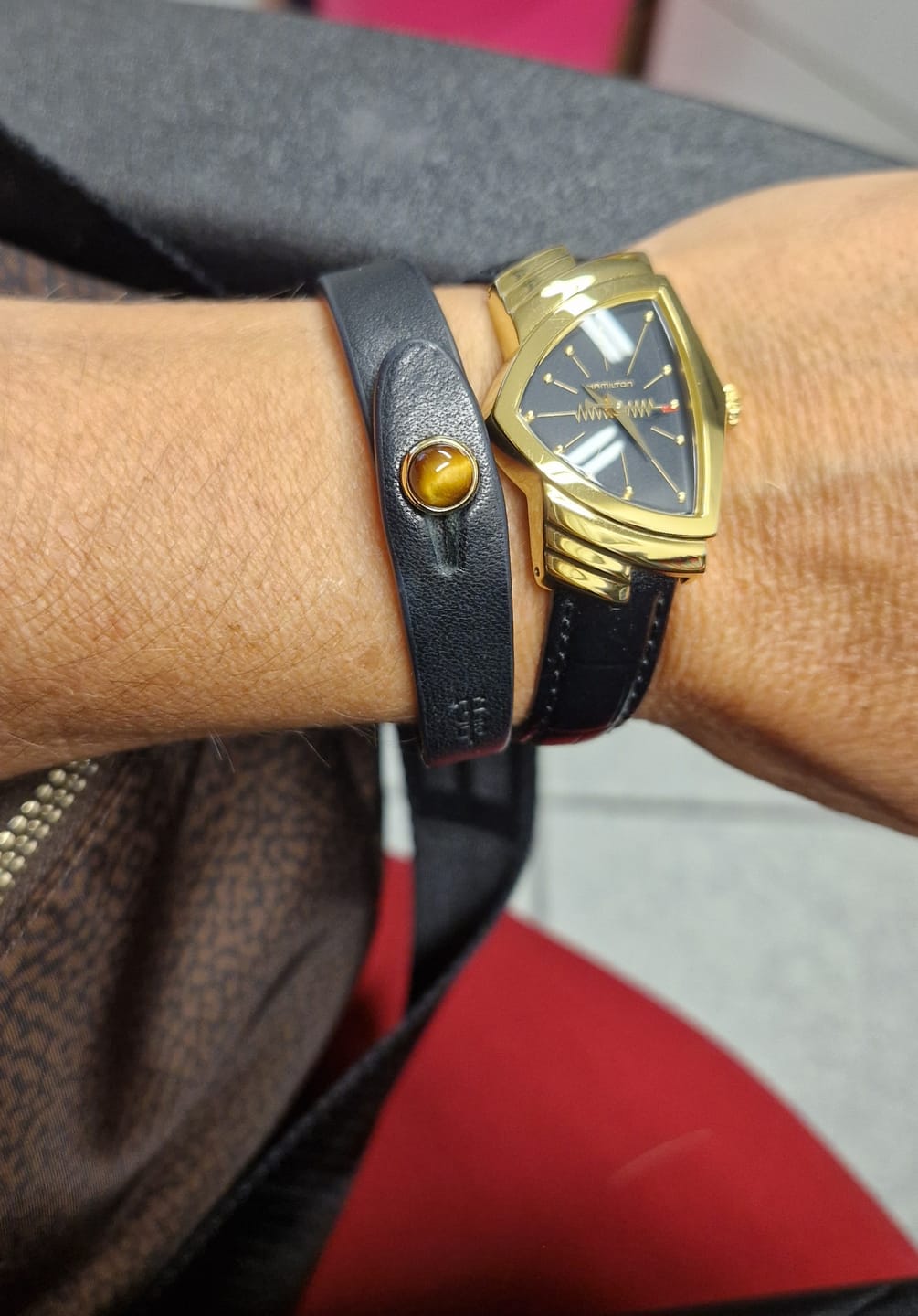 Customer photo review of Bracciale pelle io Occhio di Tigre Tulsi
