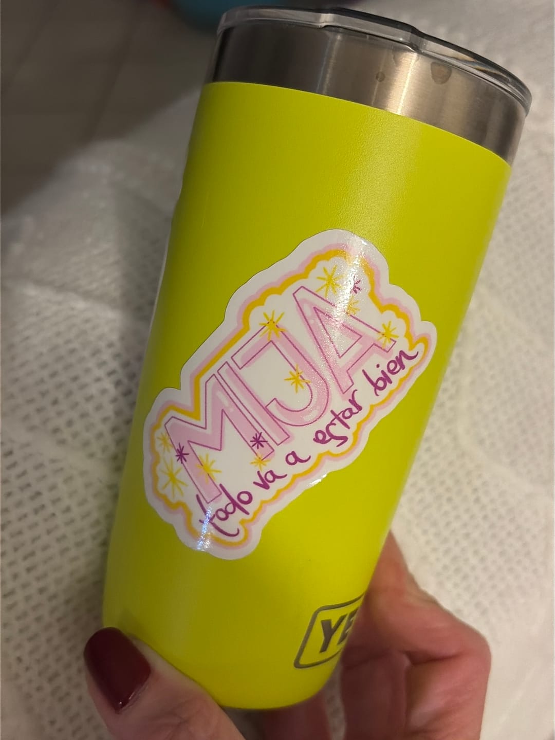 Customer photo review of Mija, todo va a estar bien (Sticker Laminado)