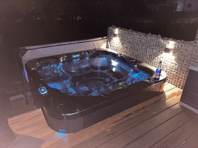 Customer photo review of Outdoor Whirlpool, Jacuzzi, Hot Tub blau / schwarz Modena USA