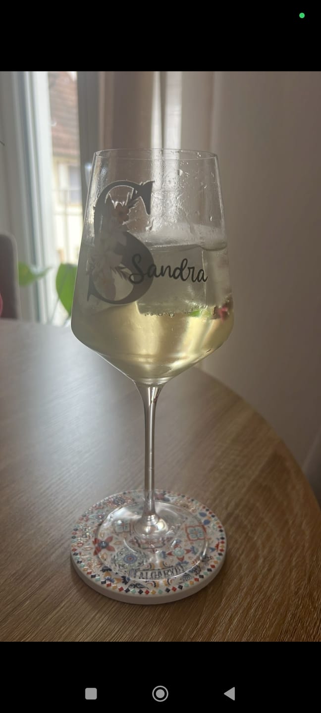Customer photo review of Blume - Personalisiertes Weinglas mit Initiale und Namen für Dich und deine Freundinnen