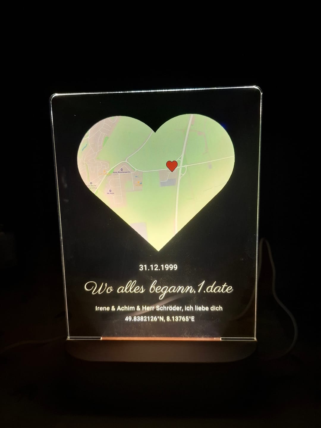 Customer photo review of Wo alles begann - Personalisiertes Nachtlicht mit LED-Holzfuß (14x20)