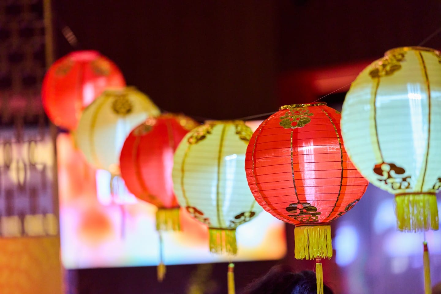 Customer photo review of Fantado MoonBright 12-LED Multi-function Remote Controlled Light for Paper Lanterns, Cool White (Battery Powered)