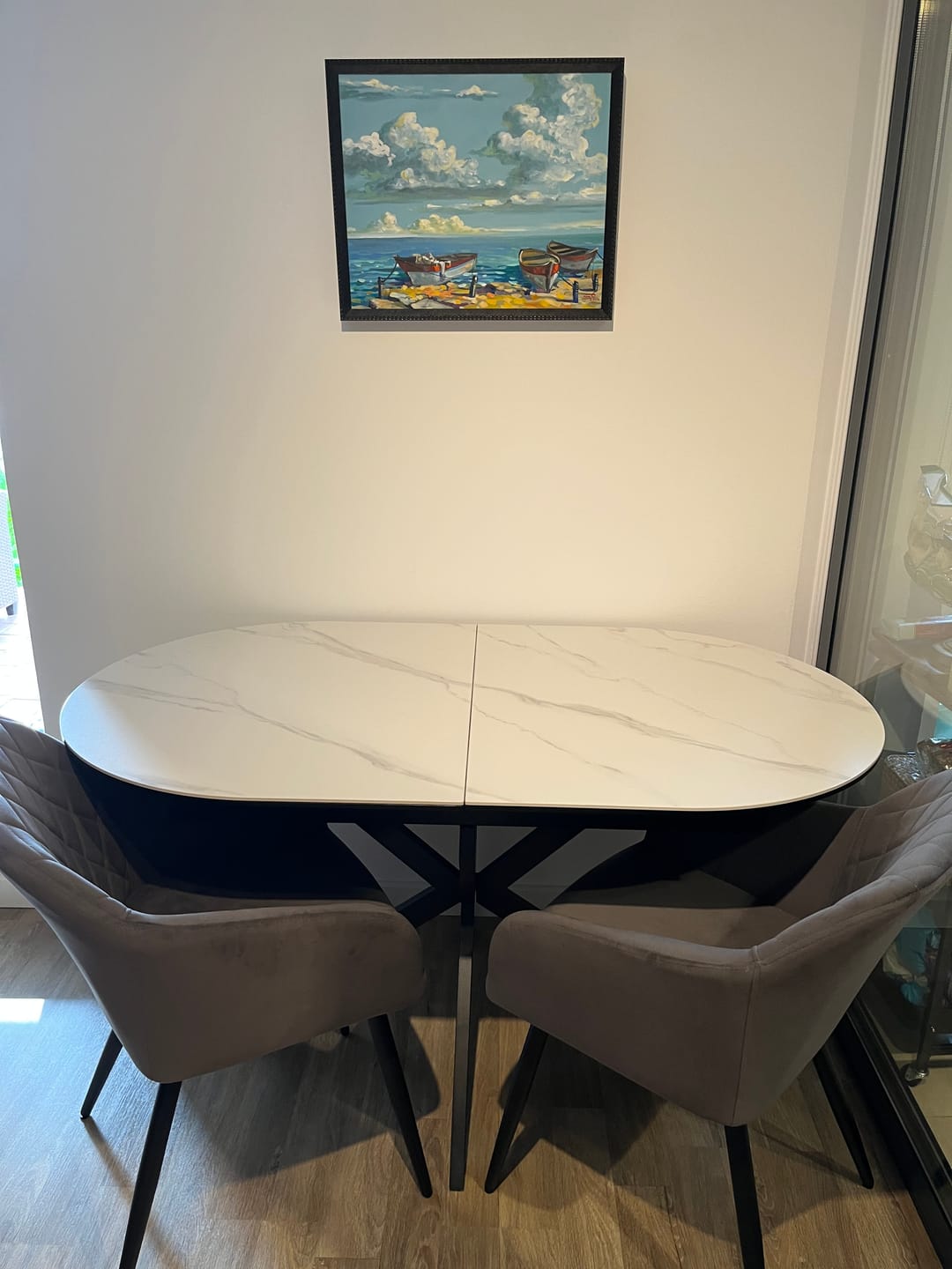 Customer photo review of Masa extensibila GASTON, alb mat cu efect de marmura, ceramica/metal, 140/180x80x76 cm
