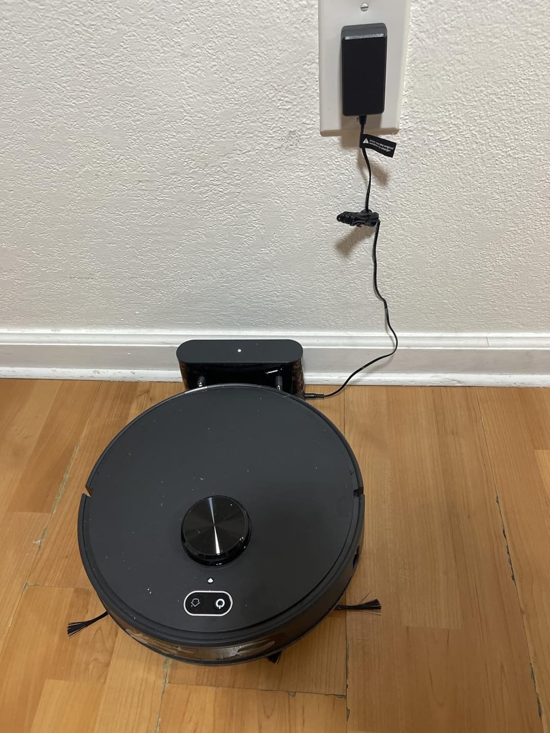 Customer photo review of Saugroboter V8 Pro – Vollautomatische Reinigung mit Wischfunktion, intelligenter Navigation und App-Steuerung für mühelose Sauberkeit
