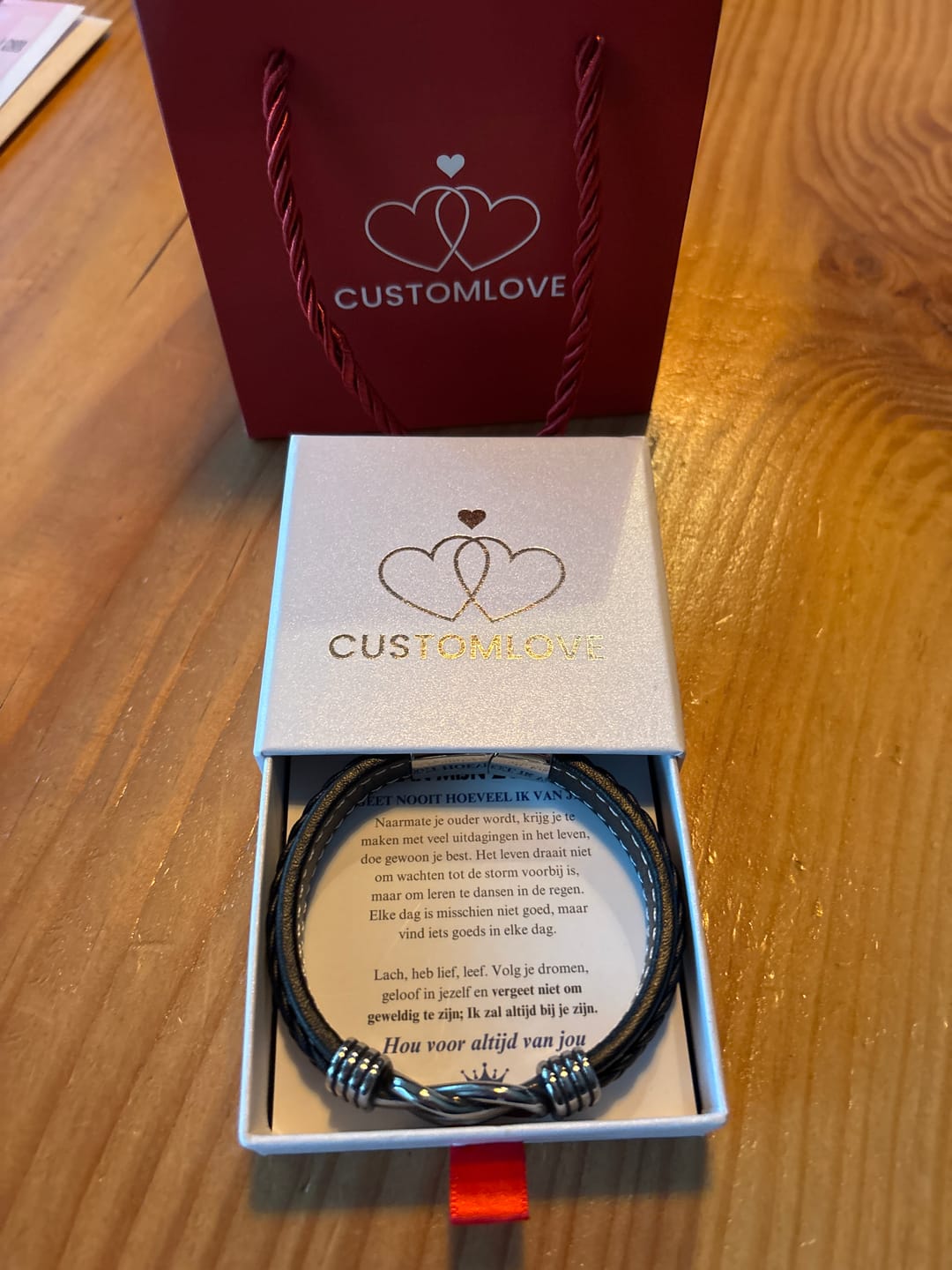 Customer photo review of Aan Mijn Man - Ik Hou Van Jou; Voor Altijd - Infinity Armband