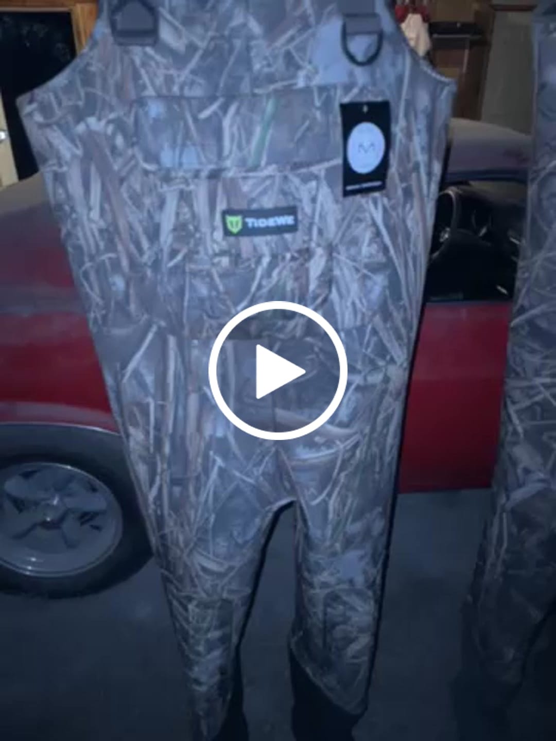 Customer video review of Seeker Insulated Duck Waterfowl Hunting 800 Gram 3M Thinsulate Neoprene Chest Waders