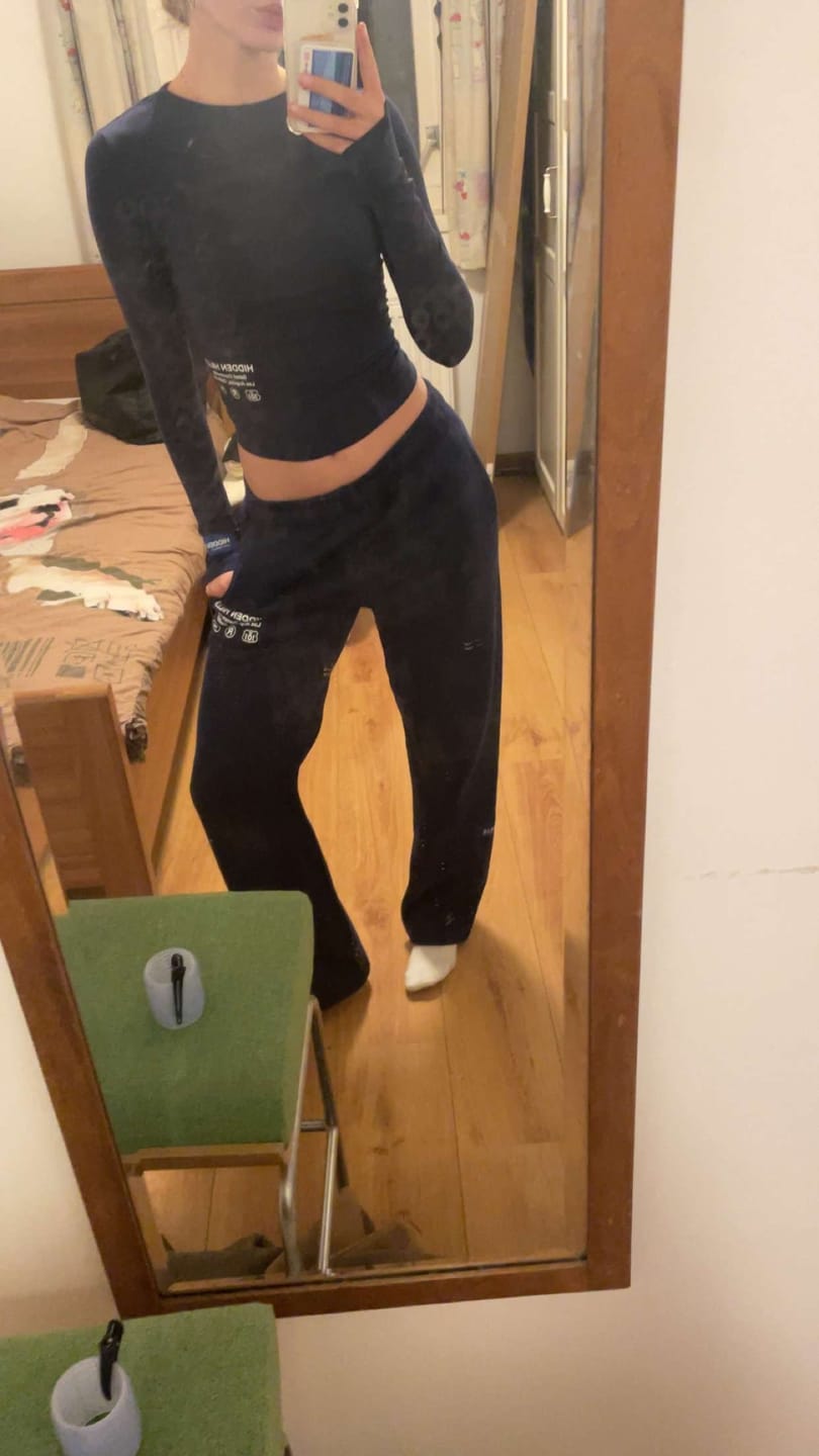 Customer photo review of LABEL LONGSLEEVE TOP NAVY