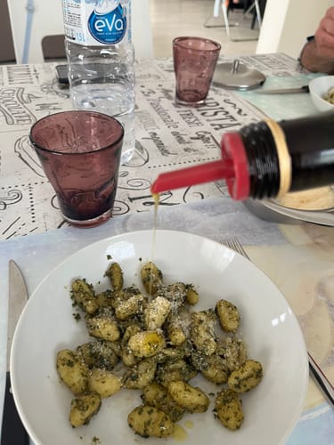 Customer photo review of Olio di Oliva che non pizzica in gola Latta da 5 litri  in offerta