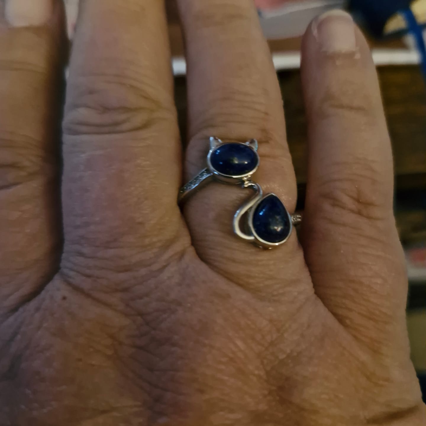 Customer photo review of Bague Ajustable "Chat" en Lapis Lazuli
