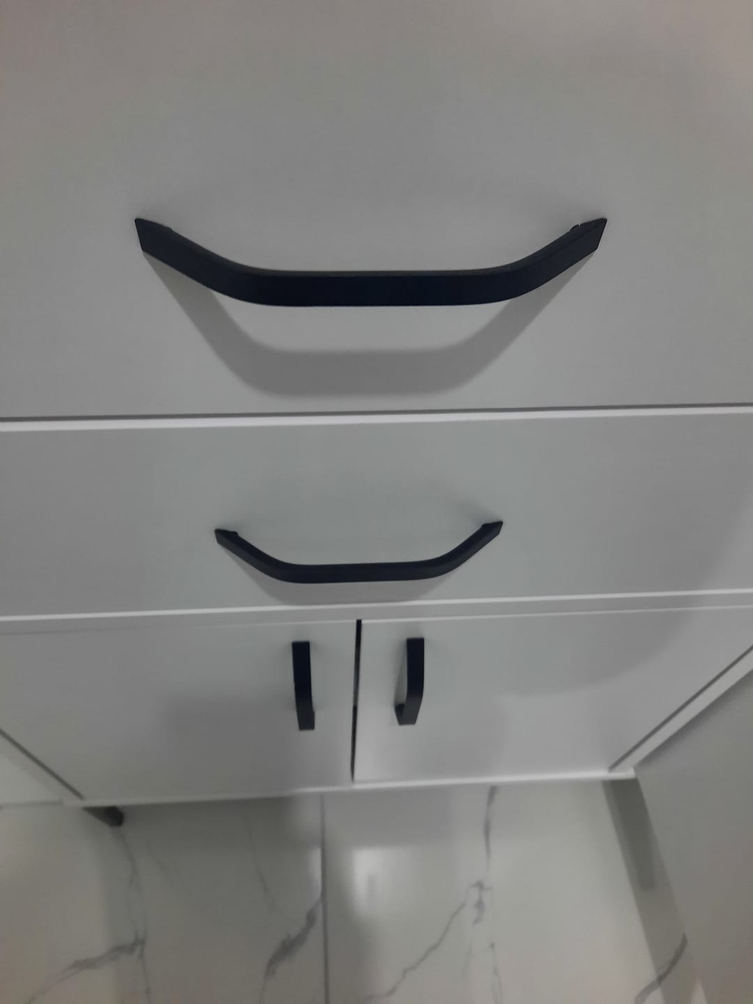 Customer photo review of Rani JE210 Kahve Köşesi Çok Amaçlı Dolap 4 Kapaklı 2 Çekmeceli Kiler Mutfak Dolabı Beyaz - Sepet Ceviz