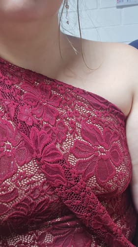 Customer photo review of TOP SARA ENCAJE BURDEO