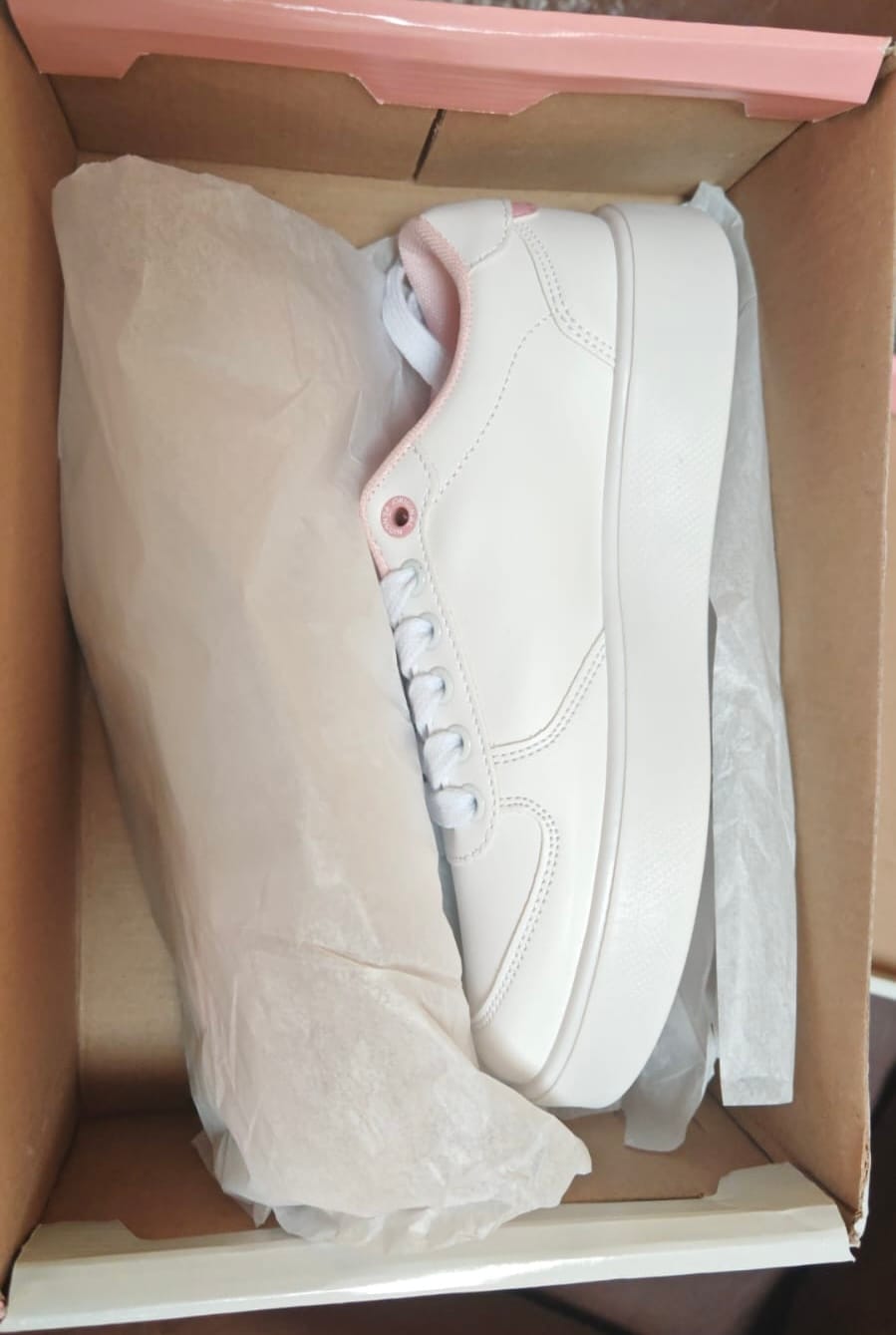 Customer photo review of Tenis Style Janny Blanco