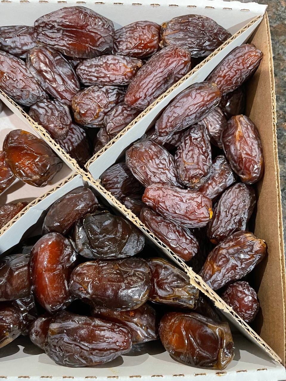 Customer photo review of Organic Large Medjool Dates Box
