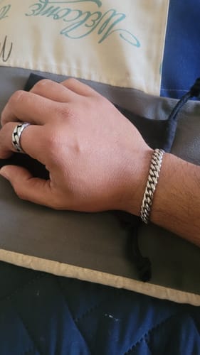 Reseña con foto de un cliente sobre Anillo Box