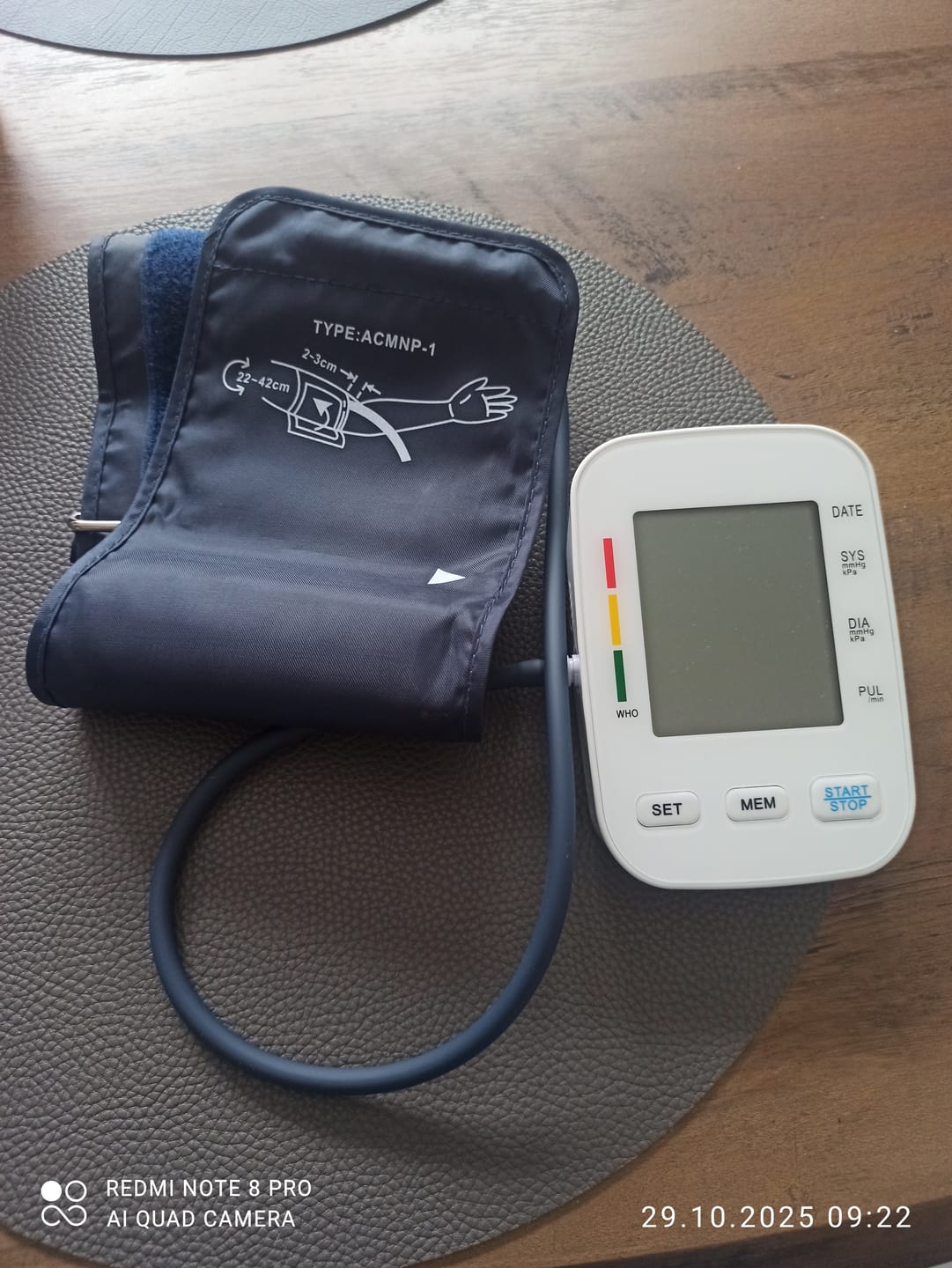 Customer photo review of Blutdruckmessgerät V8 Pro – Vollautomatische Messung mit klinisch getesteter Genauigkeit, komfortabler Manschette und Arrhythmie-Erkennung für präzise Ergebnisse